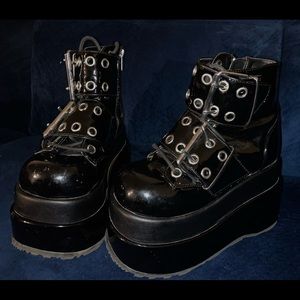demonia shoes bear 104